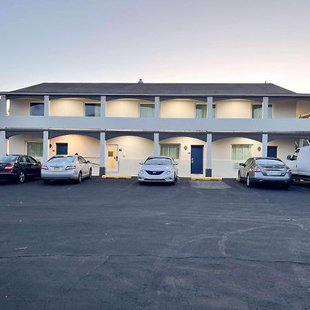 Motel 6 Williamstown Exterior foto