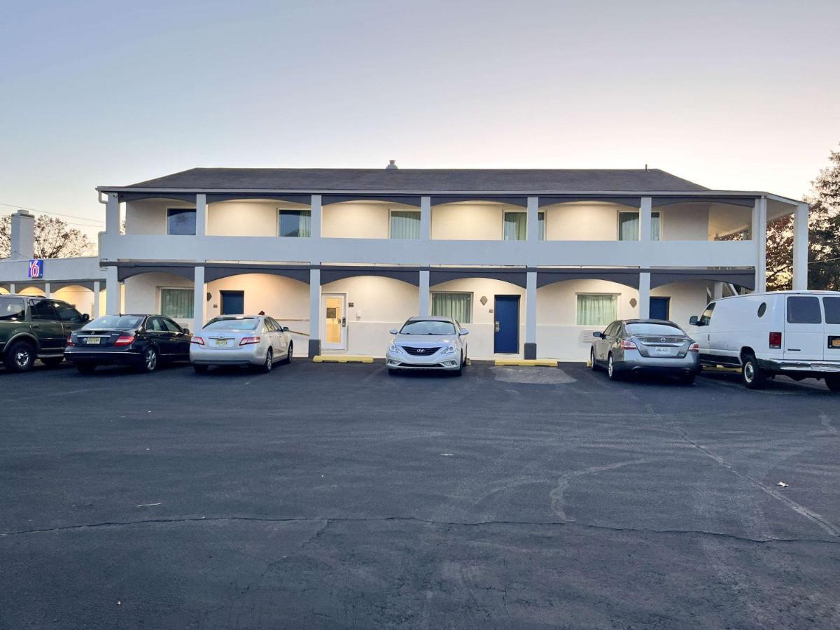 Motel 6 Williamstown Exterior foto